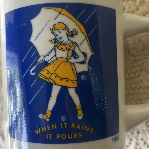 Morton Salt Set Advertising “When It Rains It pours” - Picture 7 of 8